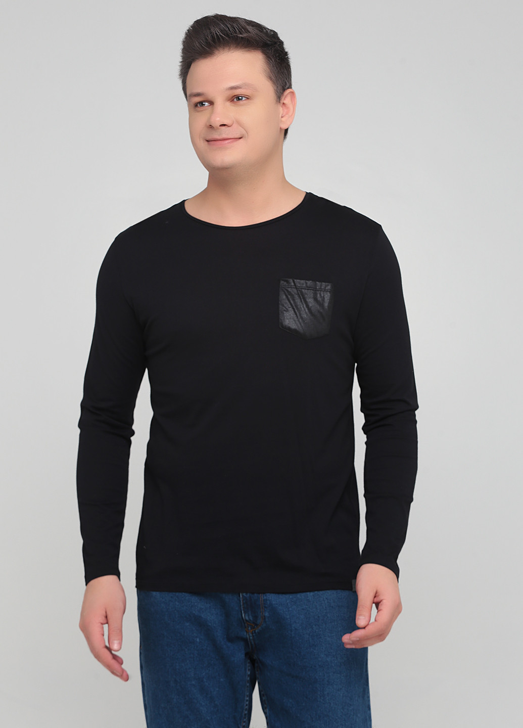 Черный лонгслив GENTI