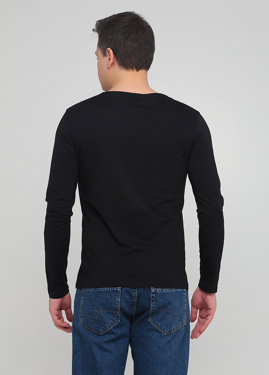 Черный лонгслив GENTI