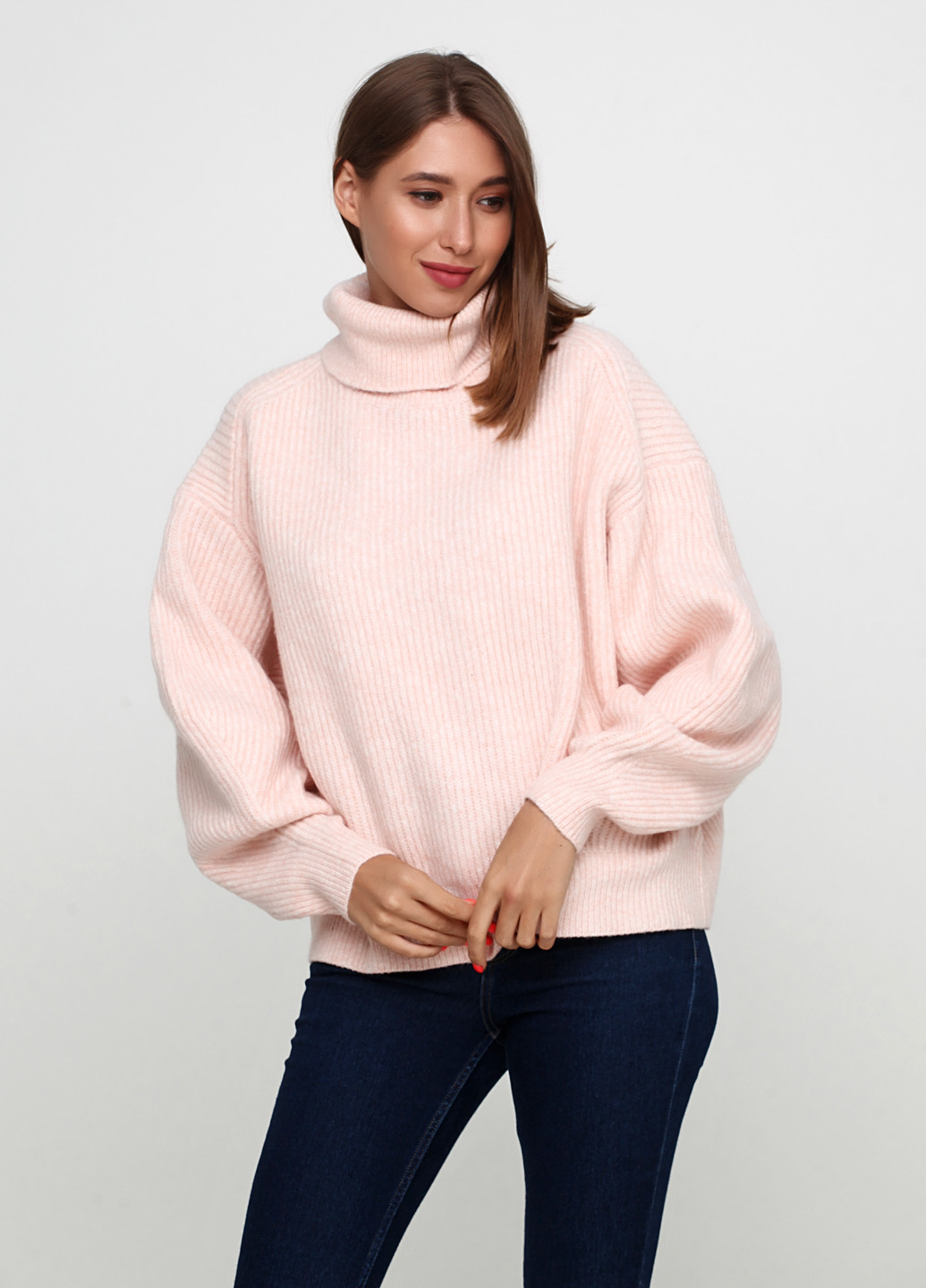 Пудровий зимовий светр H&M