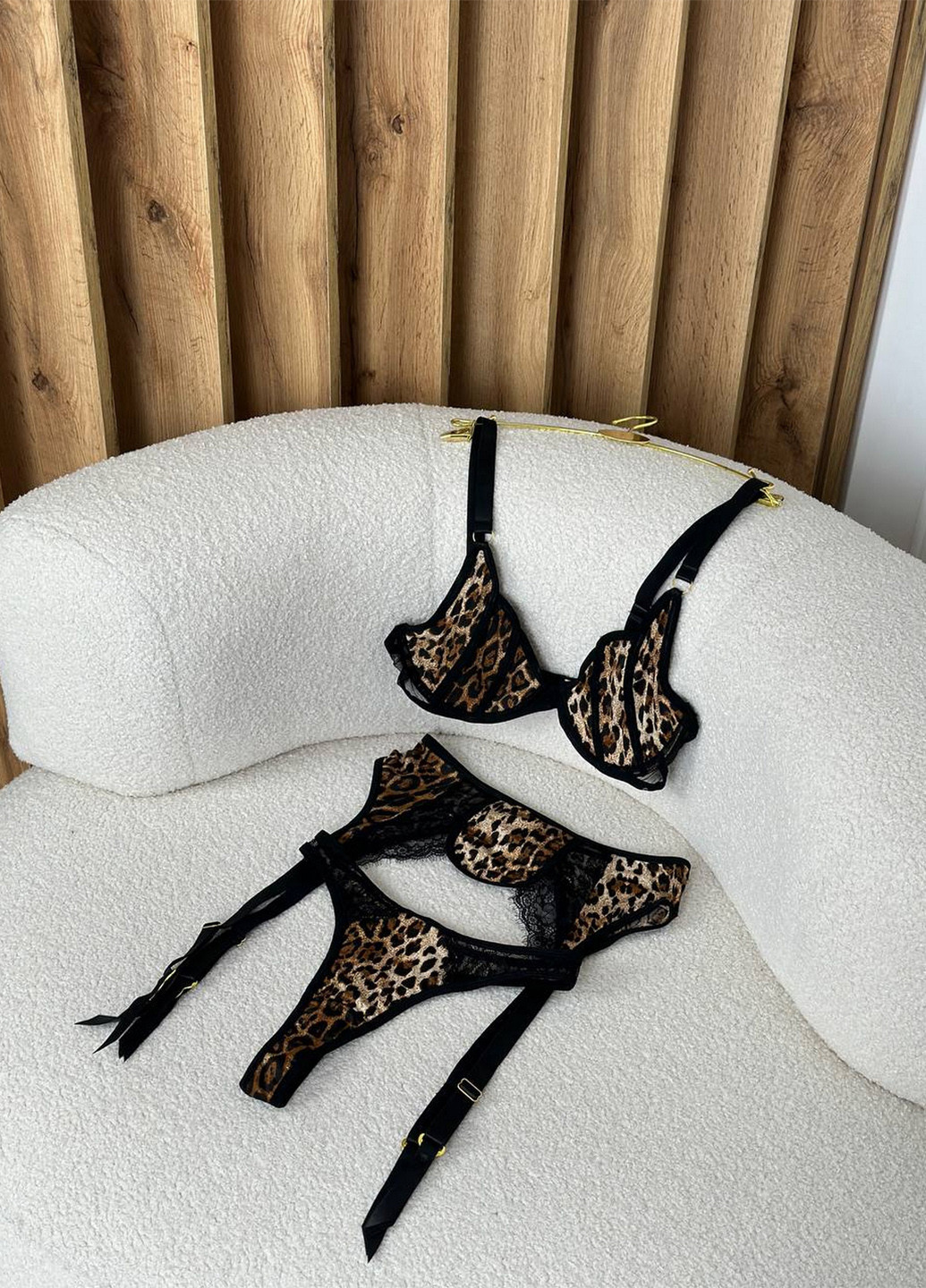 Коричневий демісезонний комплект (бюстгальтер, трусики, пояс для панчох) NOVA VEGA