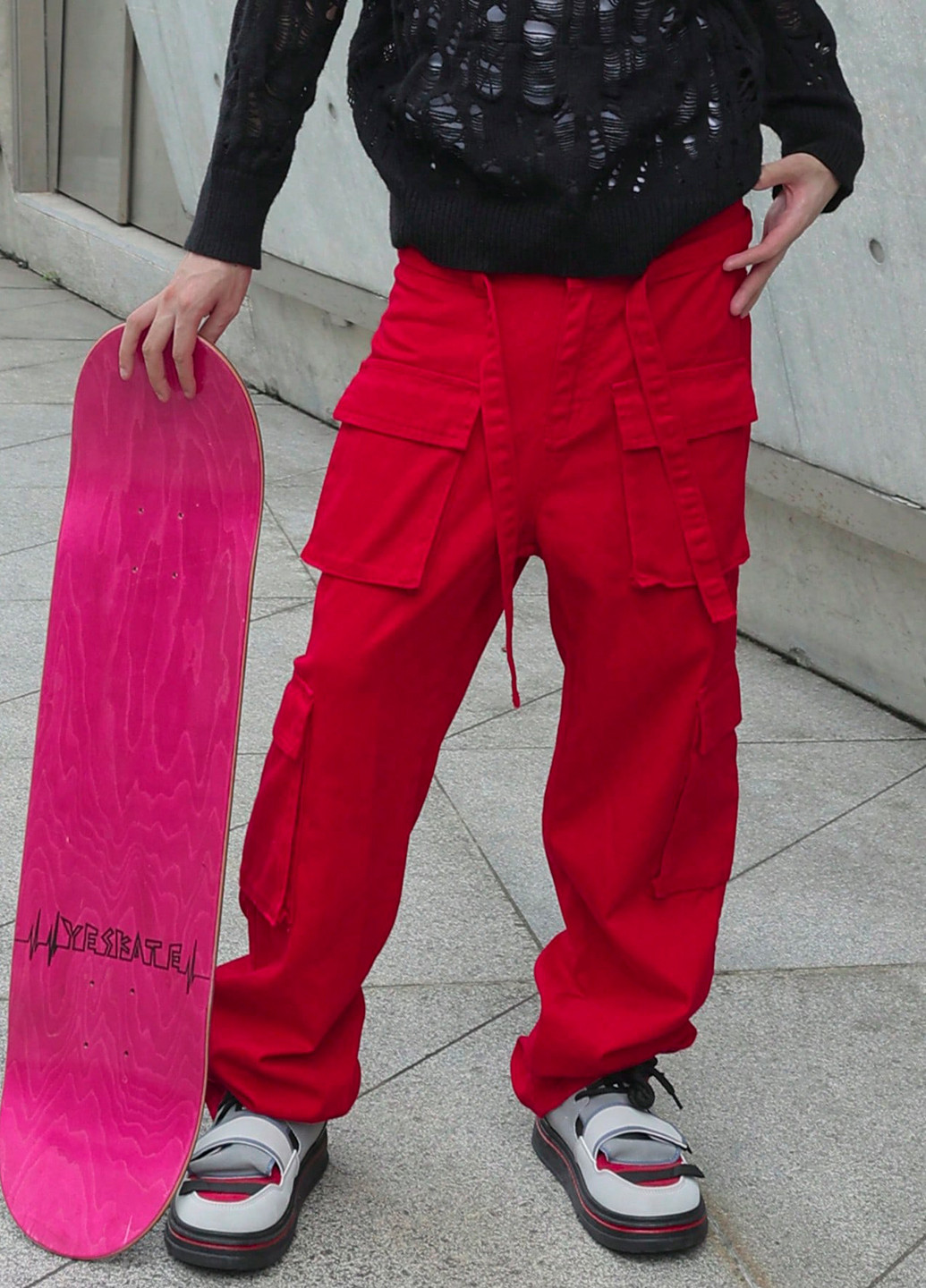 Красные демисезонные карго джинсы SHEIN