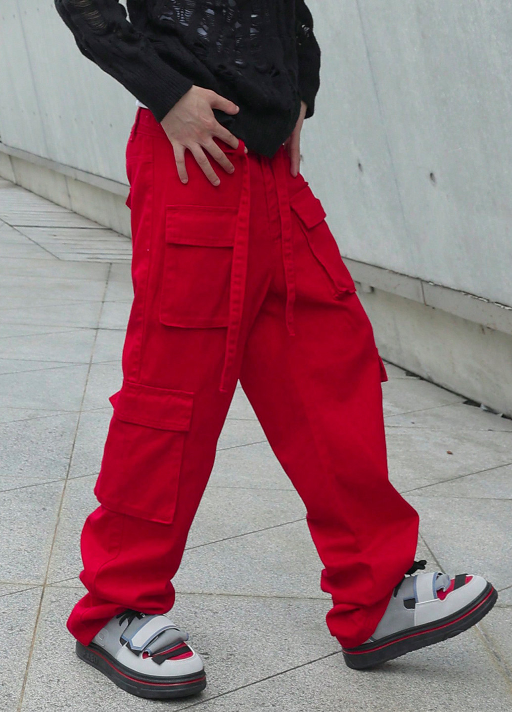 Красные демисезонные карго джинсы SHEIN