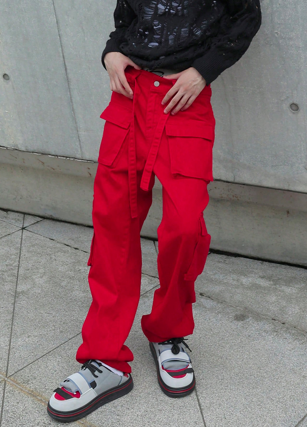 Красные демисезонные карго джинсы SHEIN