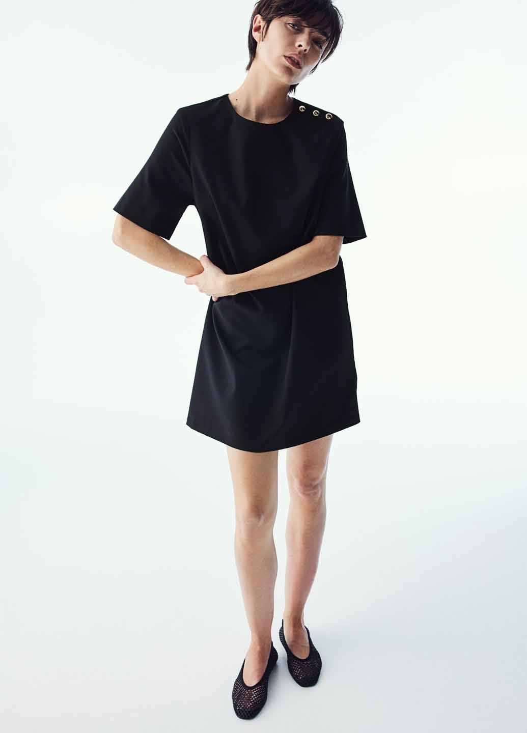 Черное кэжуал платье а-силуэт H&M однотонное