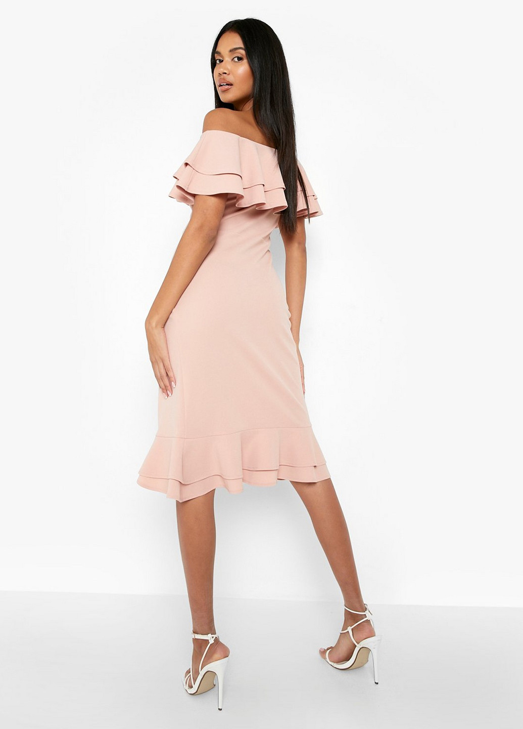 Розовое коктейльное платье с открытыми плечами Boohoo однотонное