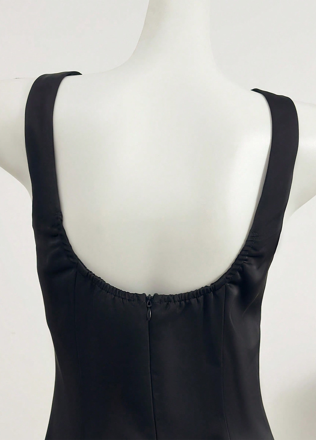 Черное коктейльное платье силуэтная, с открытой спиной SHEIN однотонное