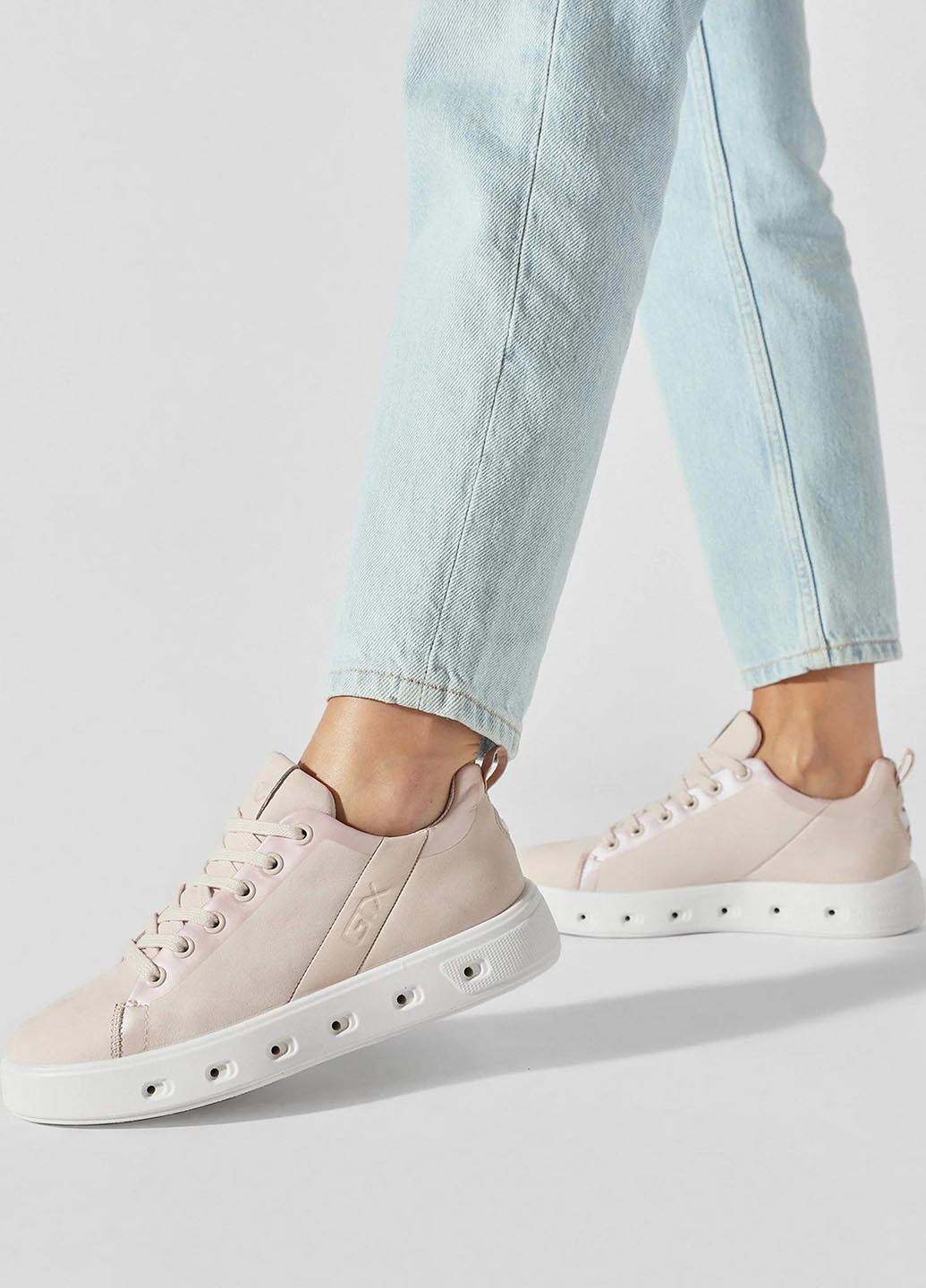 Світло-бежеві кеди Ecco