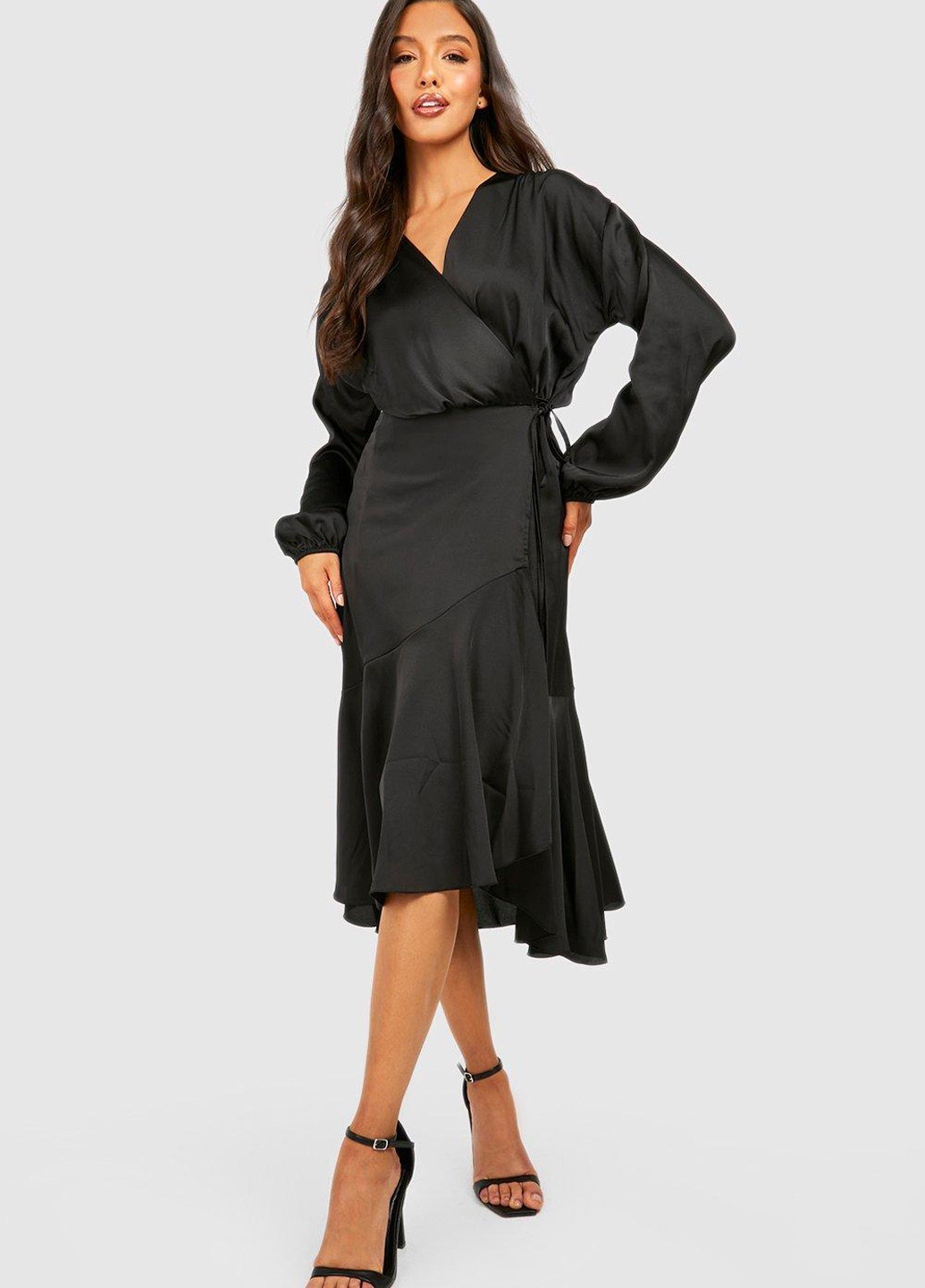 Черное вечернее платье на запах PrettyLittleThing однотонное