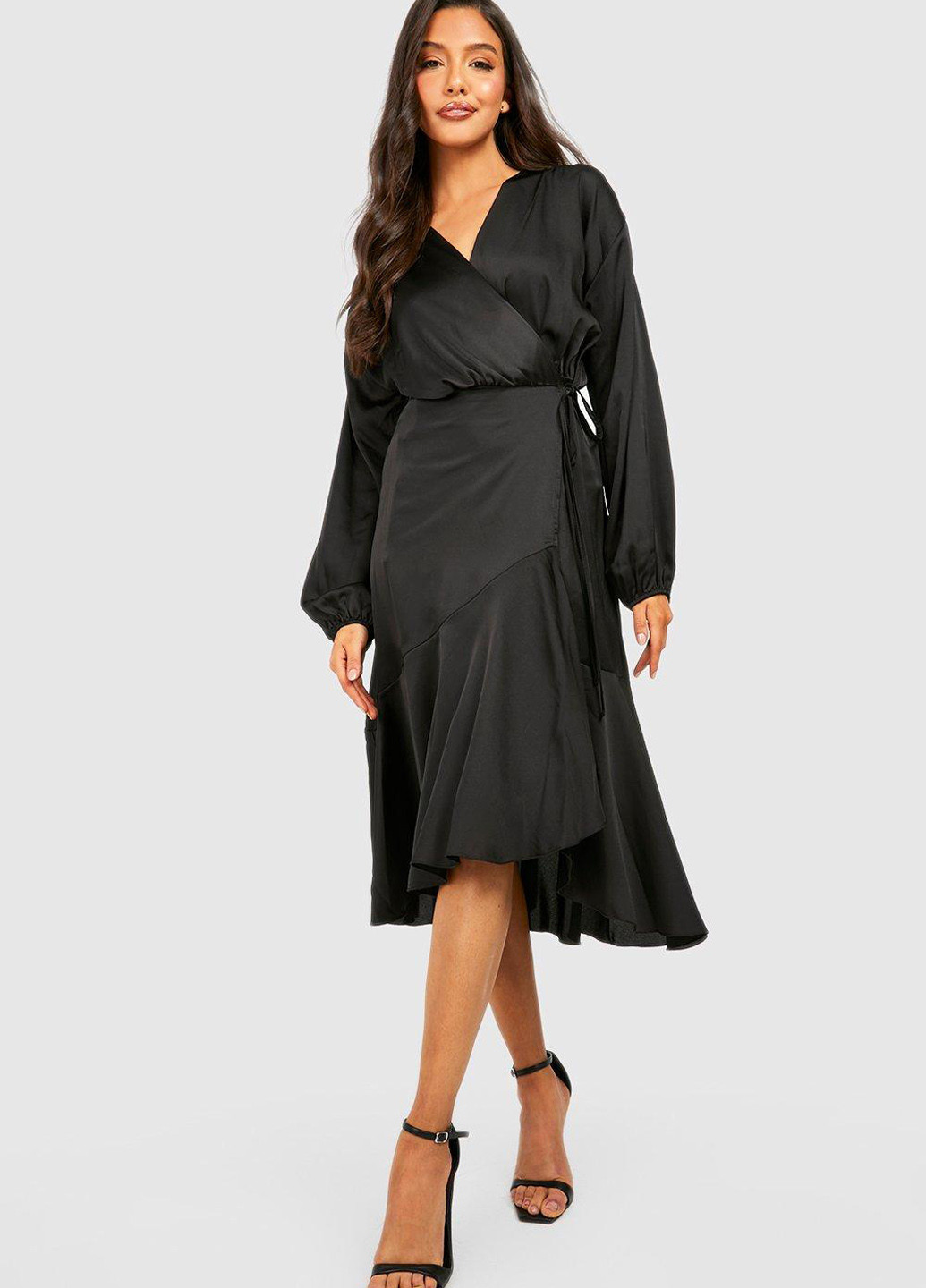 Черное вечернее платье на запах PrettyLittleThing однотонное