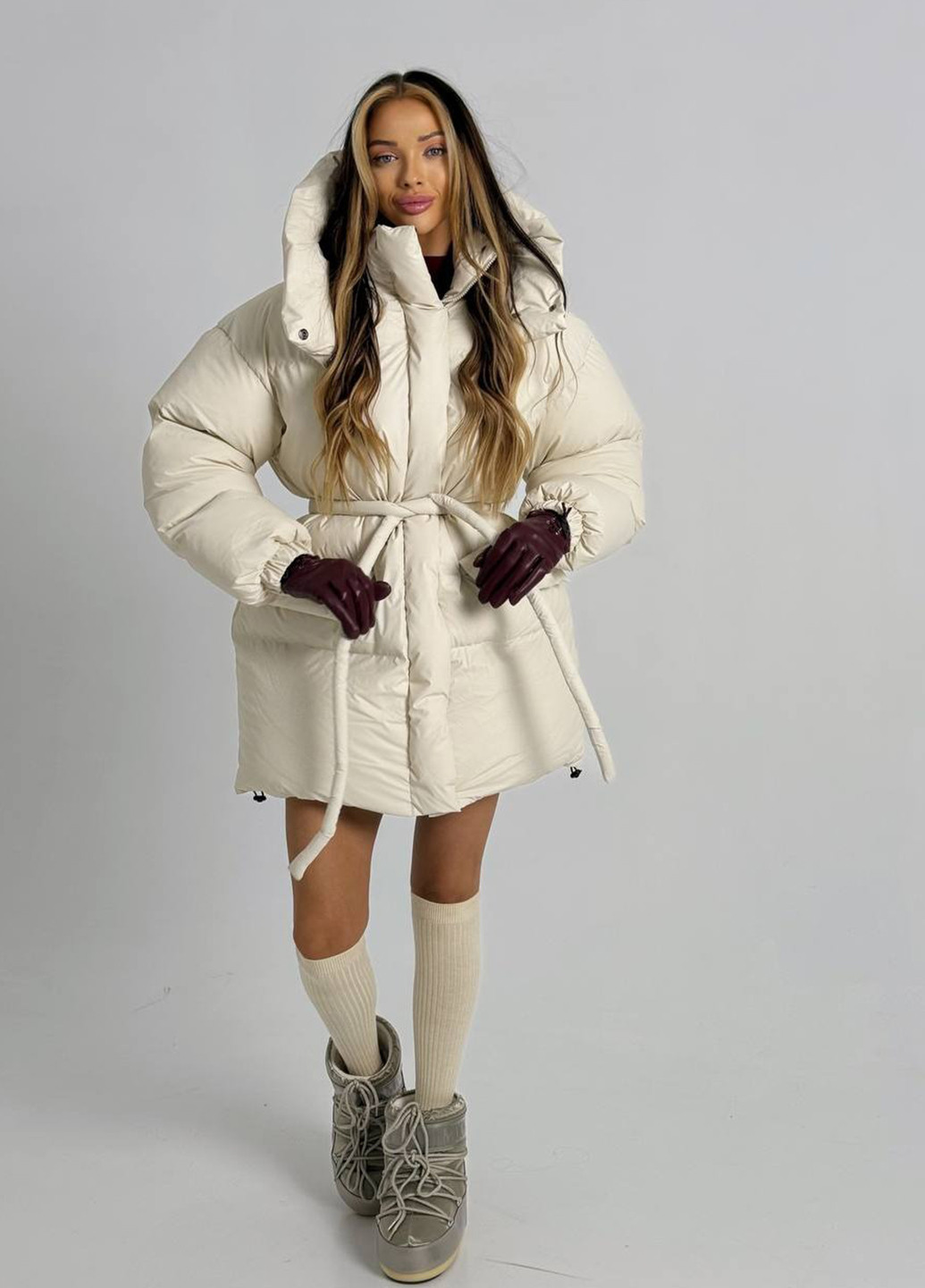 Молочный зимний Пуховик No Brand