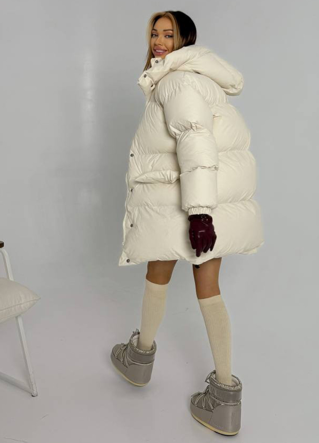 Молочный зимний Пуховик No Brand