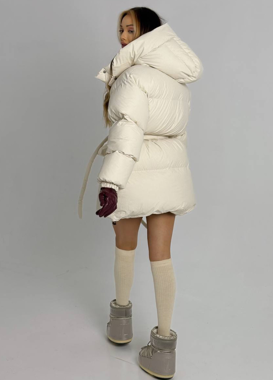 Молочный зимний Пуховик No Brand