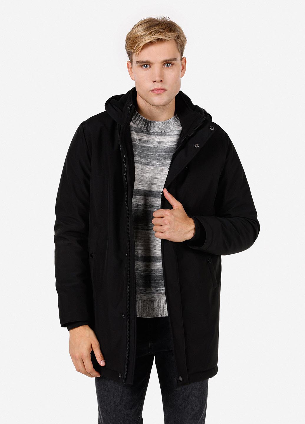 Чорна зимня куртка Colin's