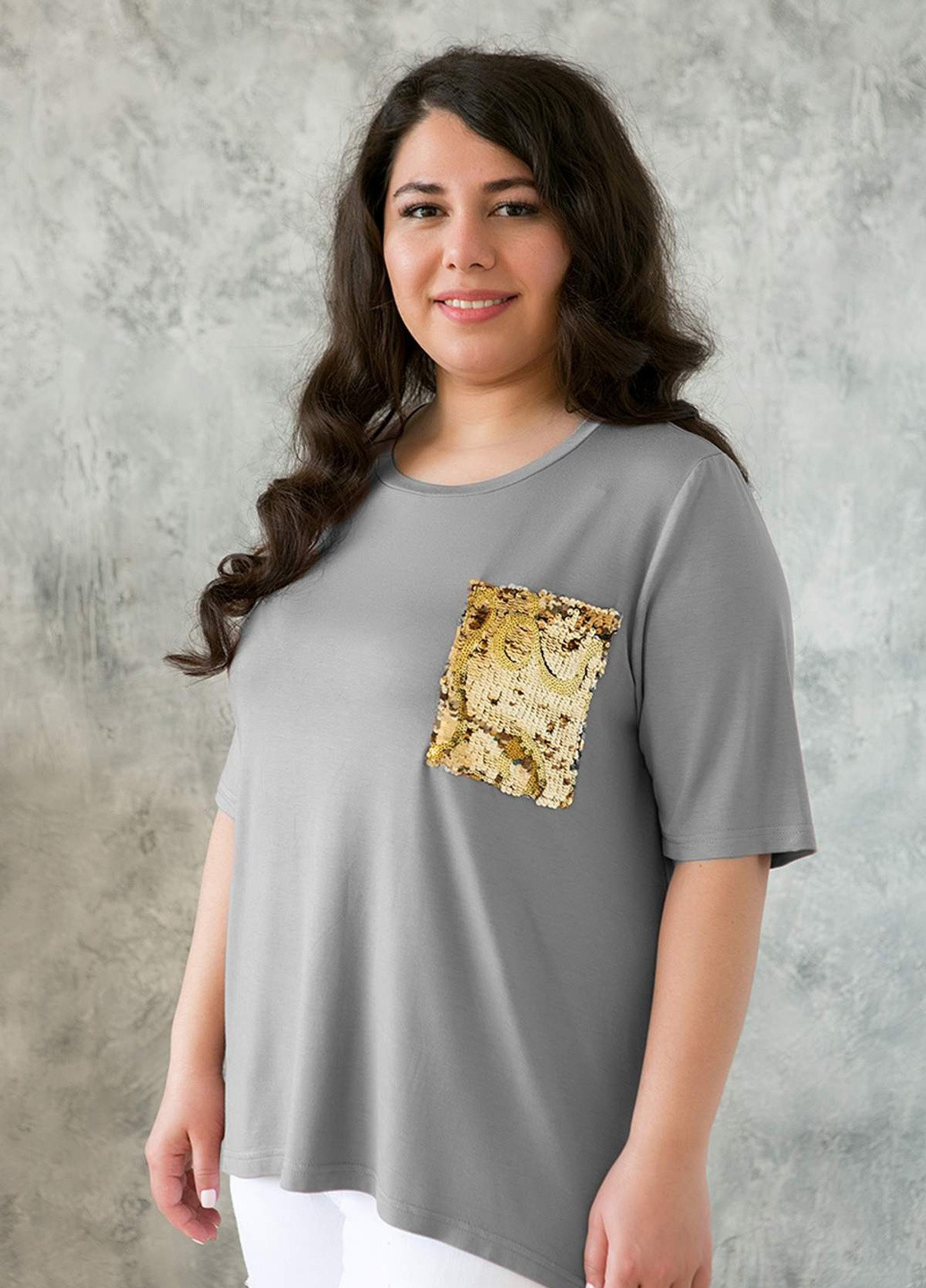 Серая летняя футболка с карманом на груди лала серая Tatiana