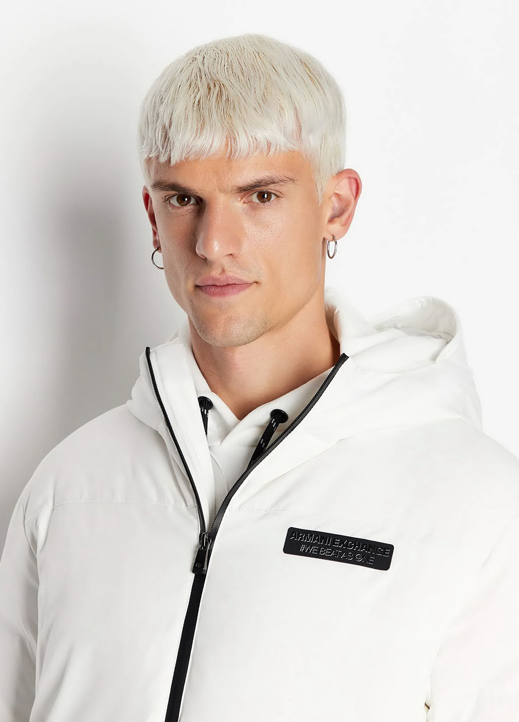 Біла зимня куртка Armani Exchange