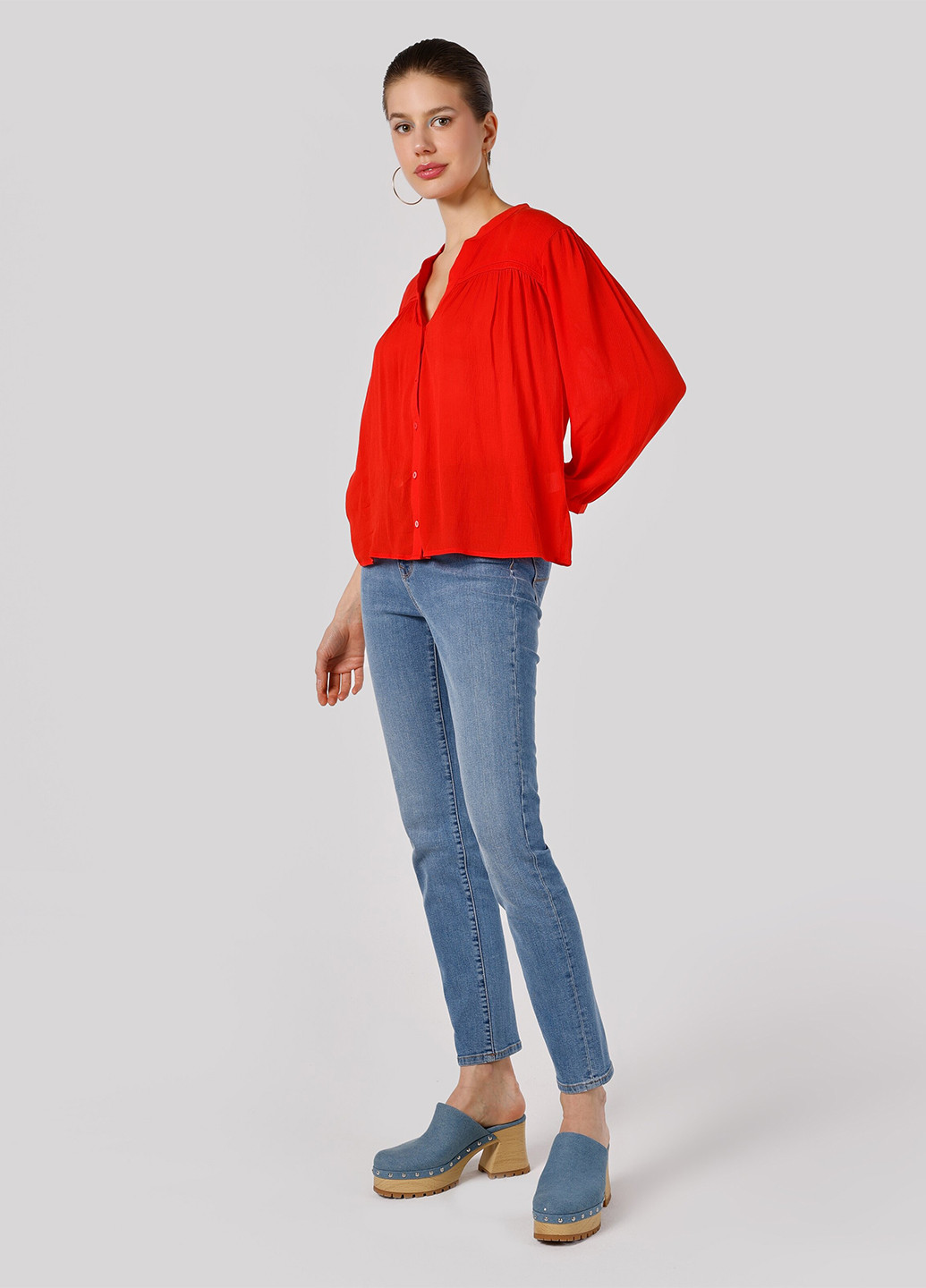 Червона блуза Colin's