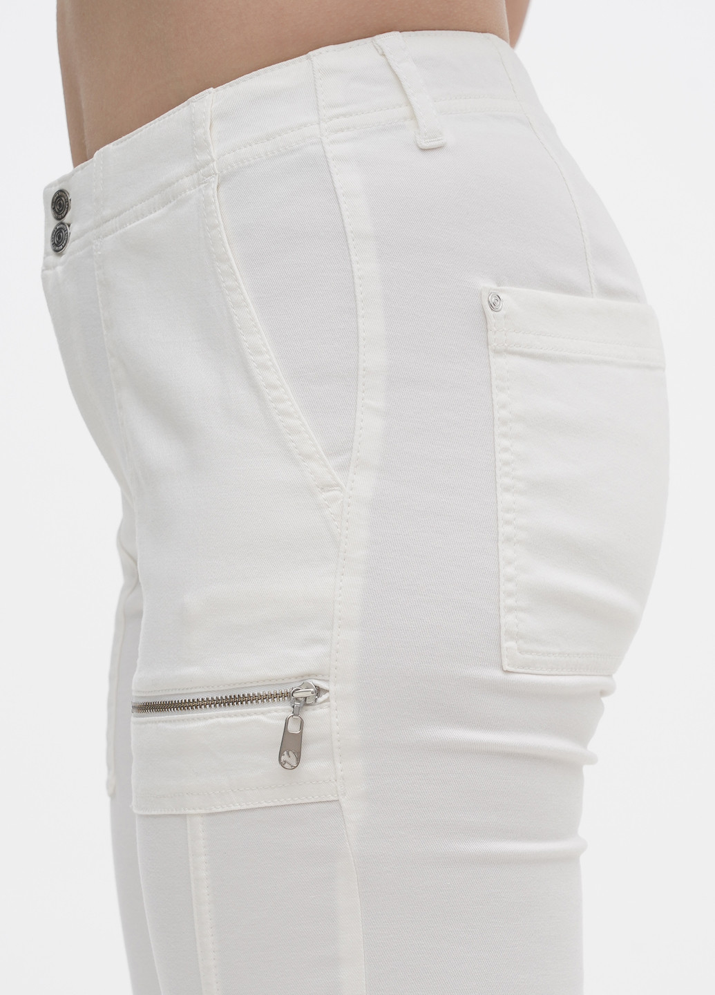 Белые кэжуал демисезонные зауженные, укороченные брюки S.Oliver