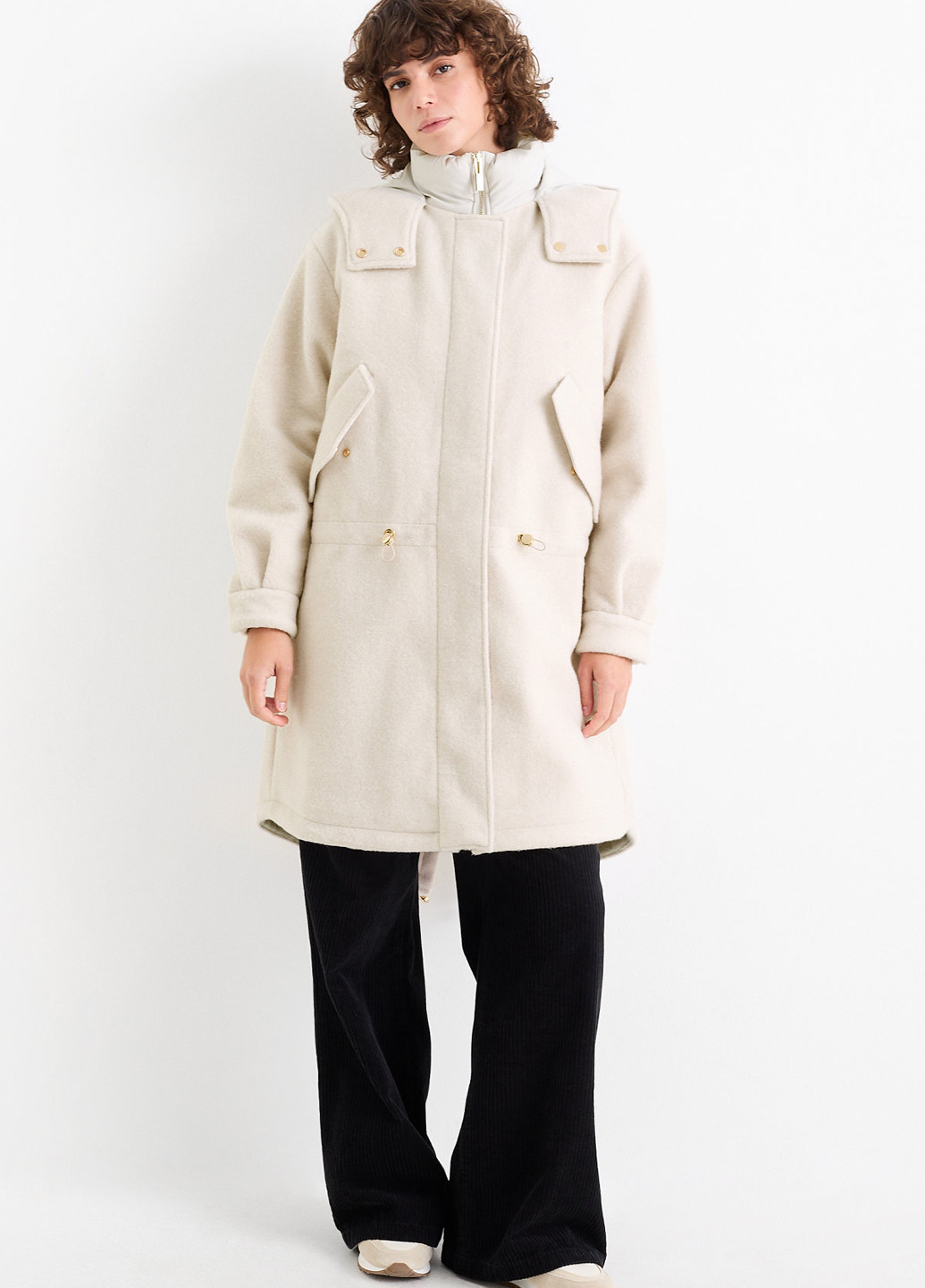 Бежева демісезонна куртка C&A