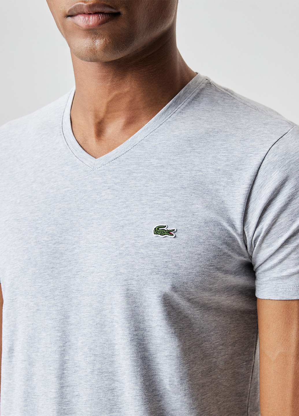 Светло-серая футболка Lacoste