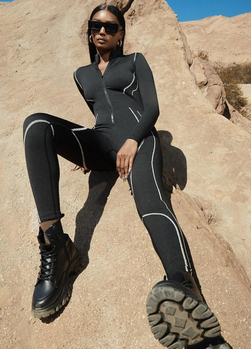 Комбинезон PrettyLittleThing комбинезон-брюки однотонный чёрный кэжуал полиэстер, трикотаж