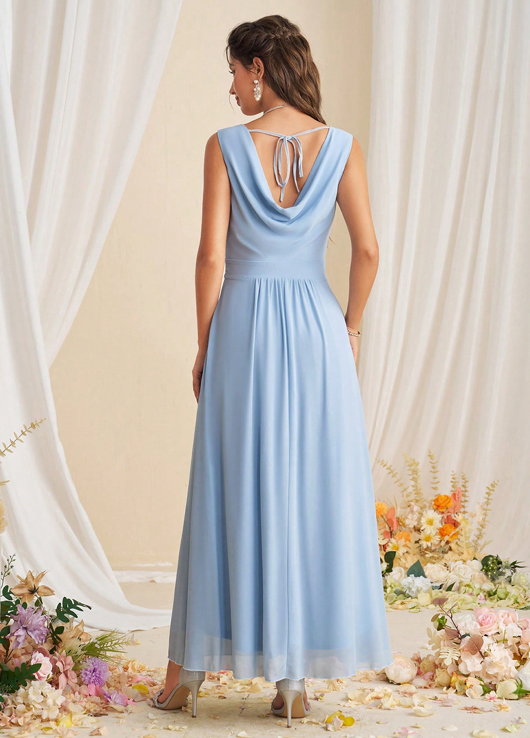 Голубое вечернее платье а-силуэт, с открытой спиной SHEIN однотонное