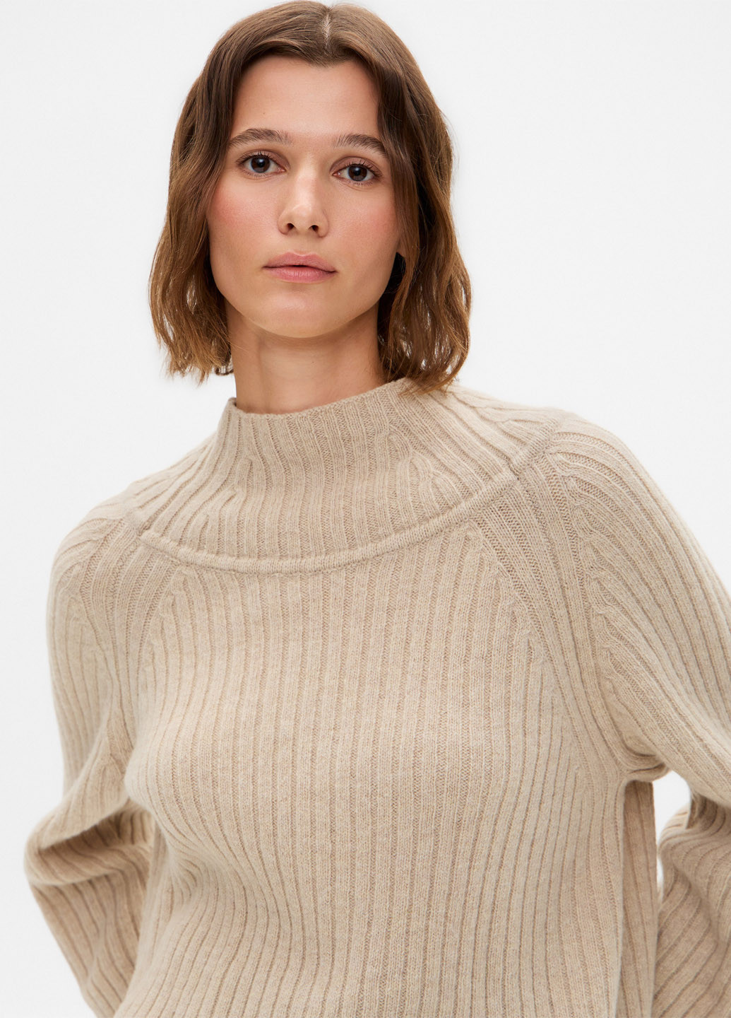 Бежевый зимний свитер Promin