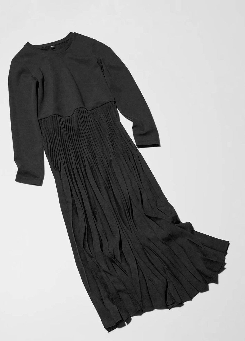 Чорна кежуал сукня плісована Uniqlo однотонна