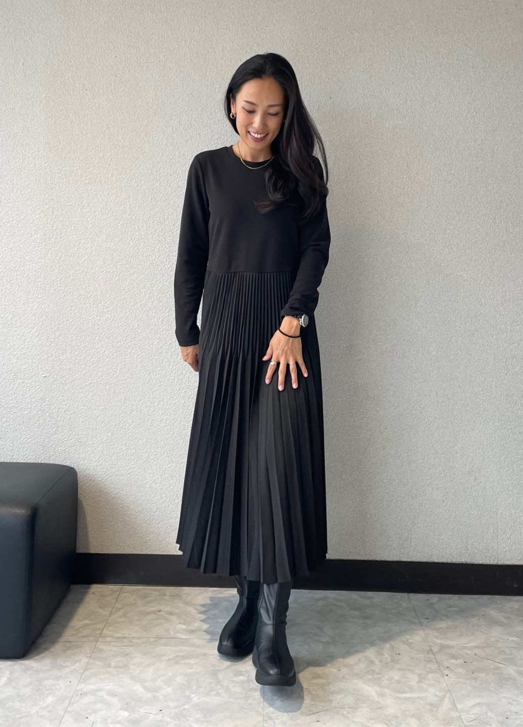 Чорна кежуал сукня плісована Uniqlo однотонна