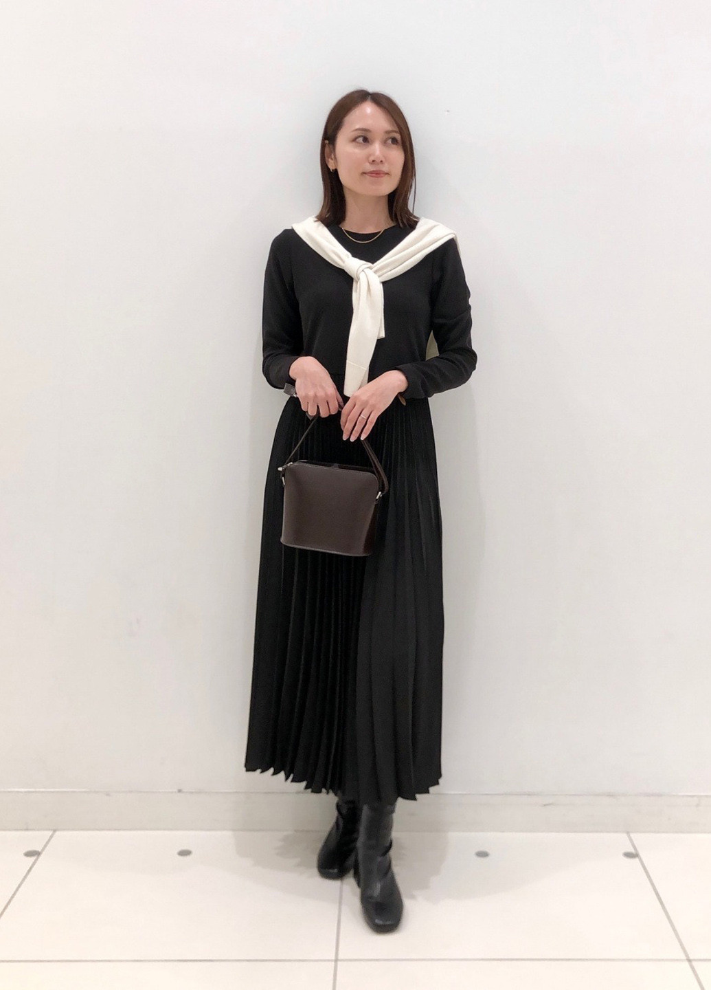 Чорна кежуал сукня плісована Uniqlo однотонна