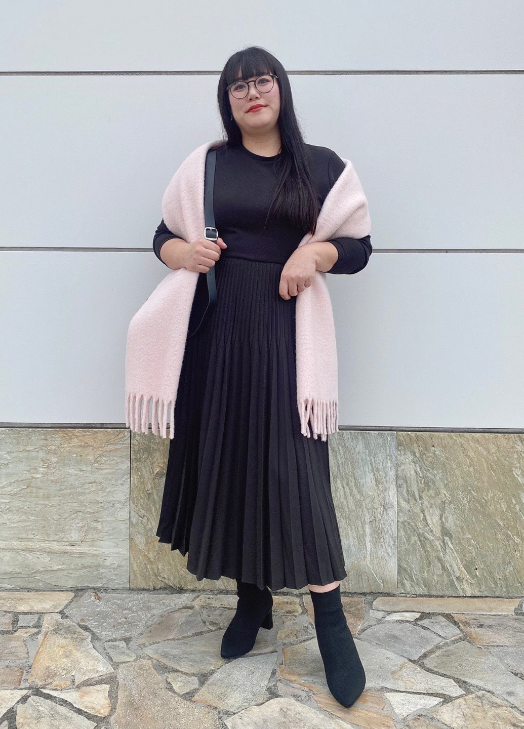 Чорна кежуал сукня плісована Uniqlo однотонна