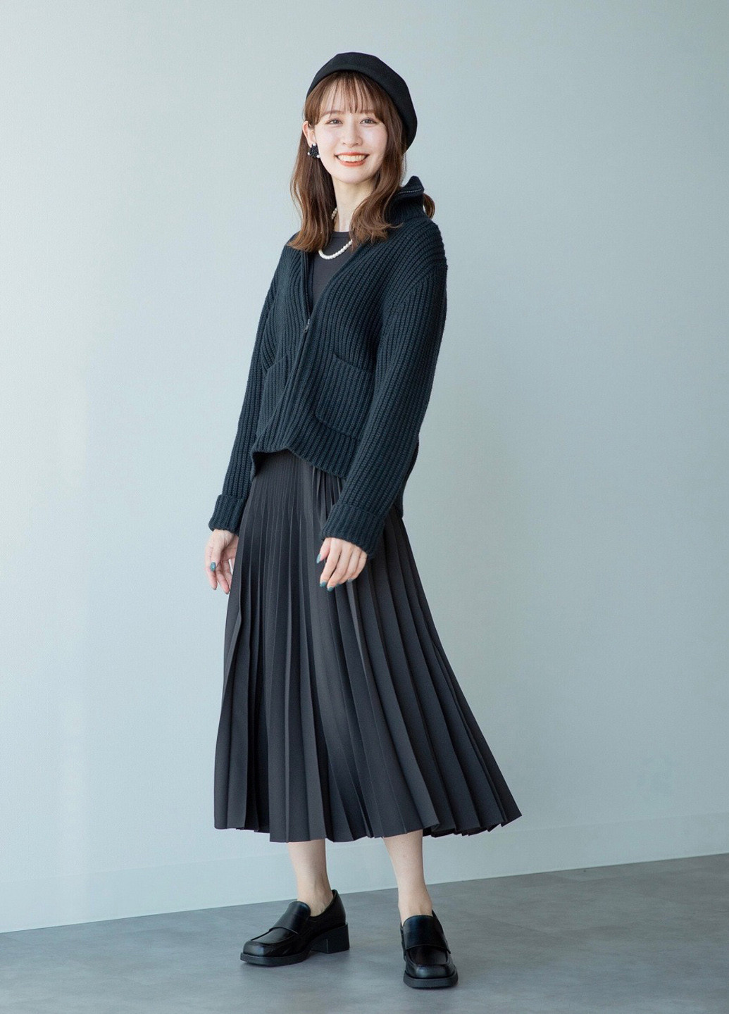 Чорна кежуал сукня плісована Uniqlo однотонна