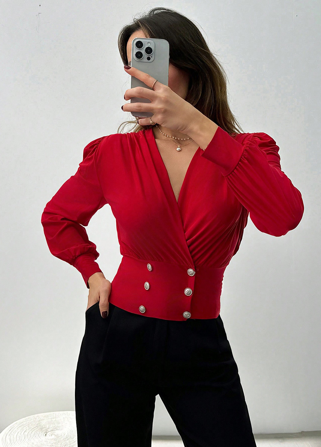 Красная блуза на запах SHEIN