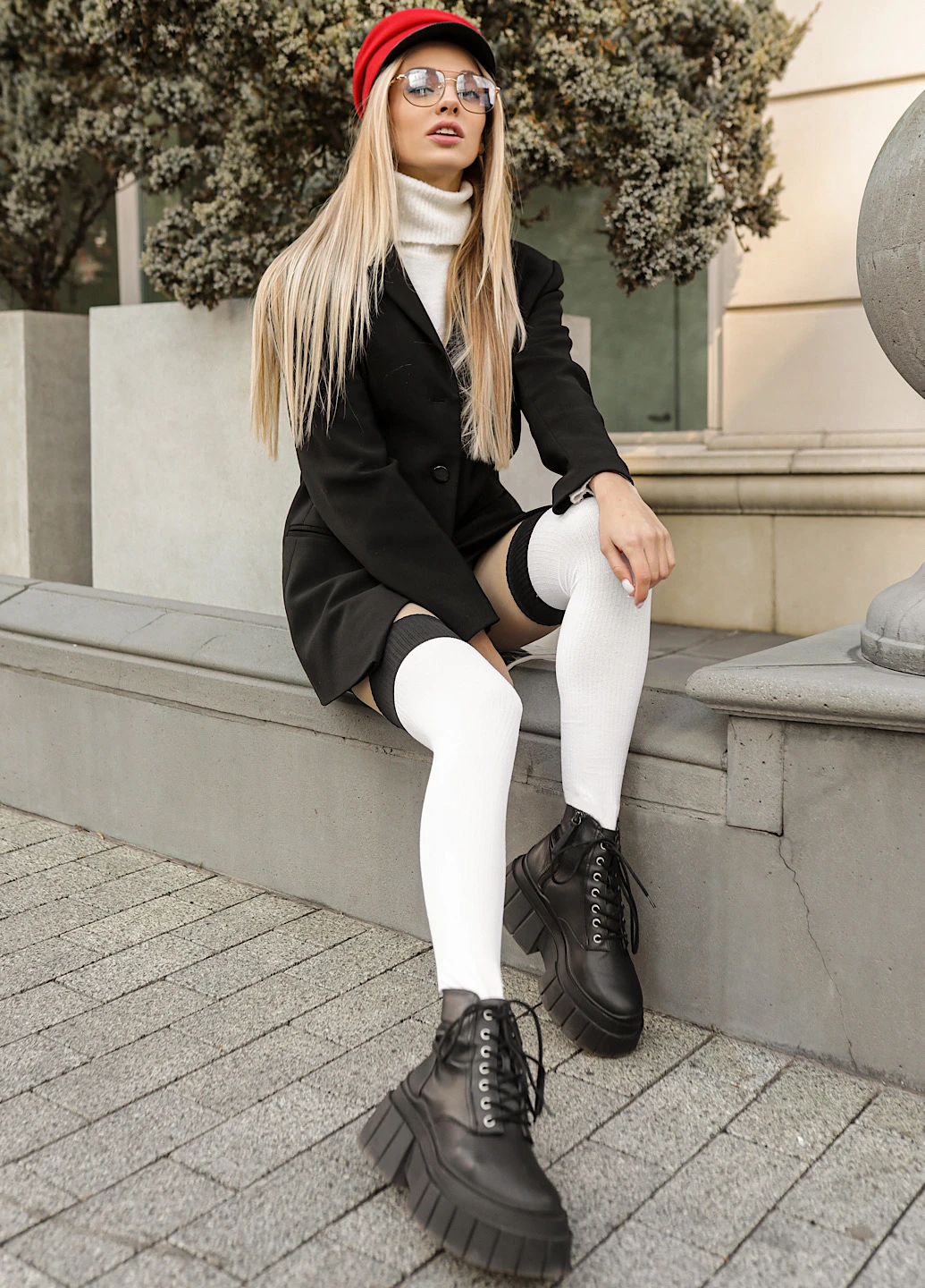 Білі панчохи з чорним манжетовм вище колін Mo Ko Ko Socks (253636861)