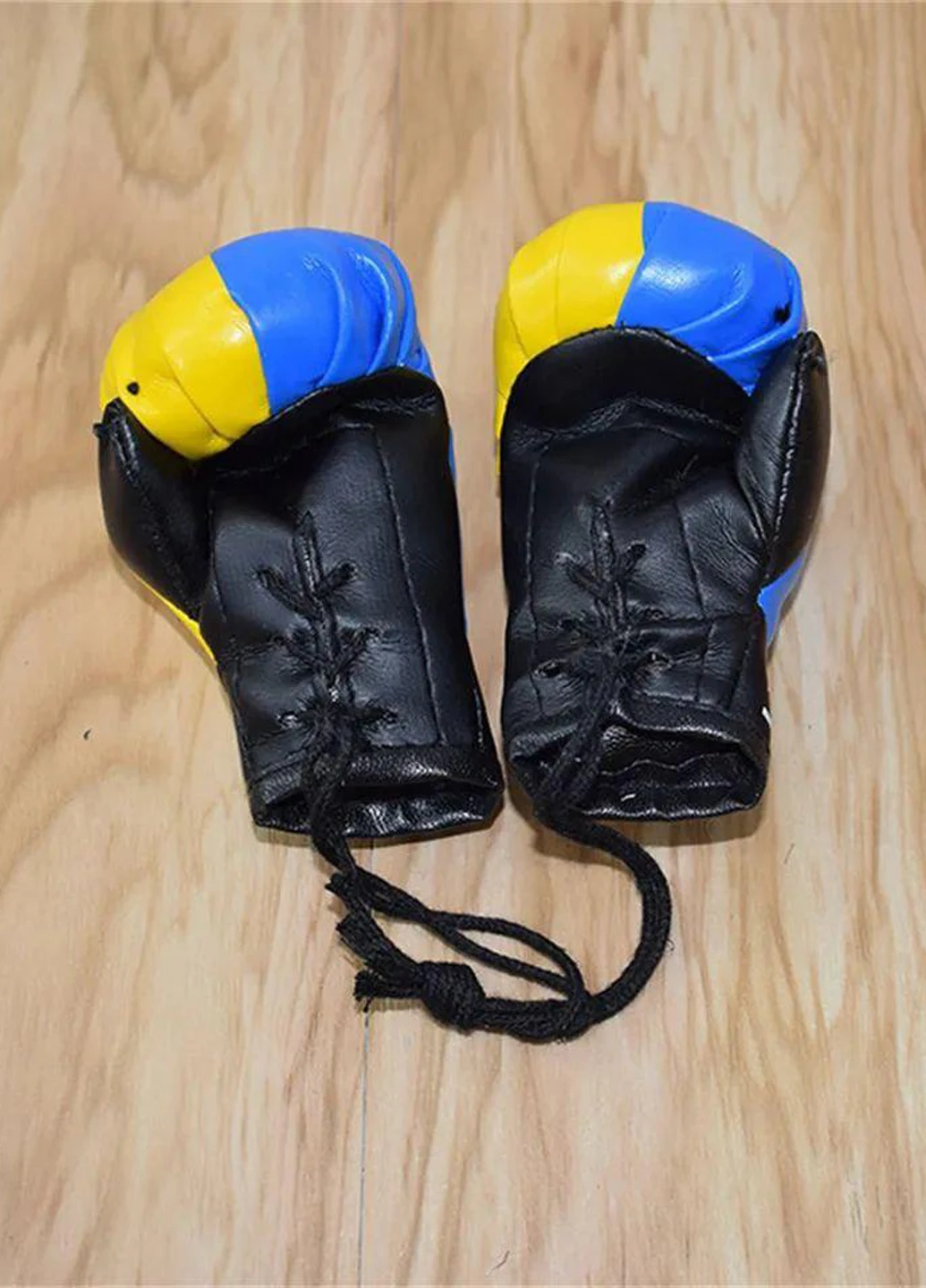 Боксерські перчатки в авто, 10х6х12 см No Brand (302679780)