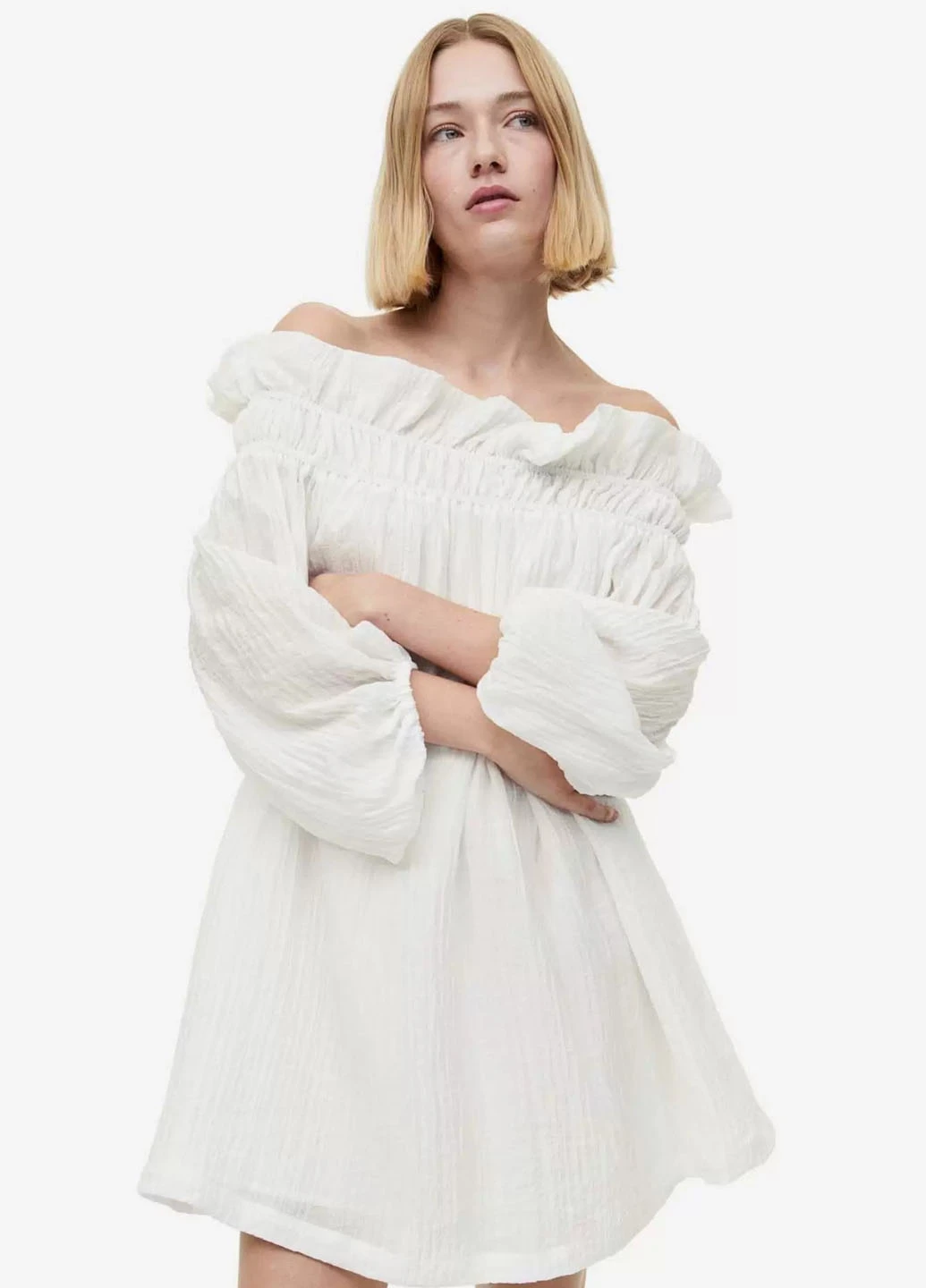 Білий кежуал сукня оверсайз, з відкритими плечима H&M однотонна