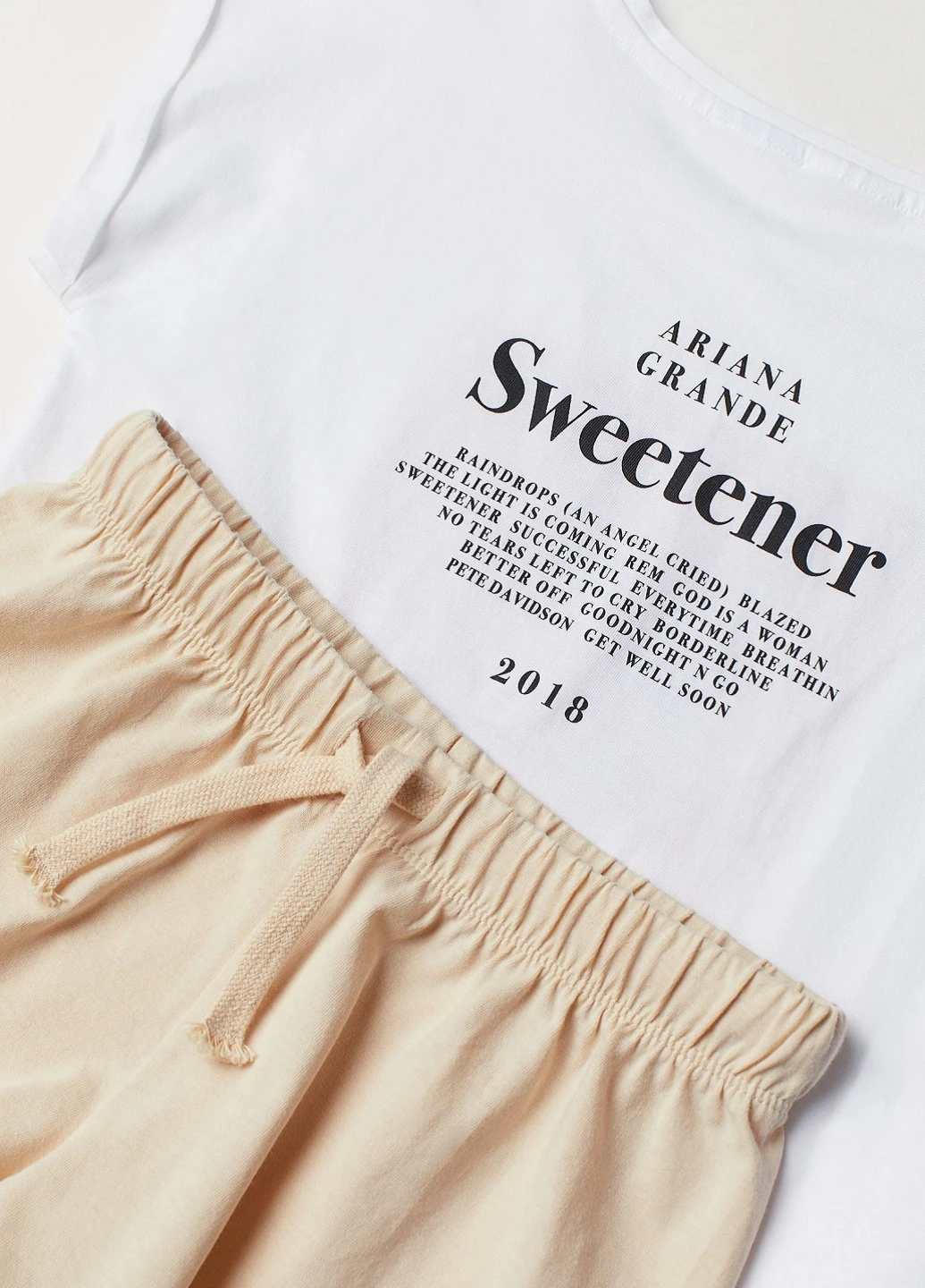 Белая всесезон трикотажная пижама (футболка, шорты) H&M