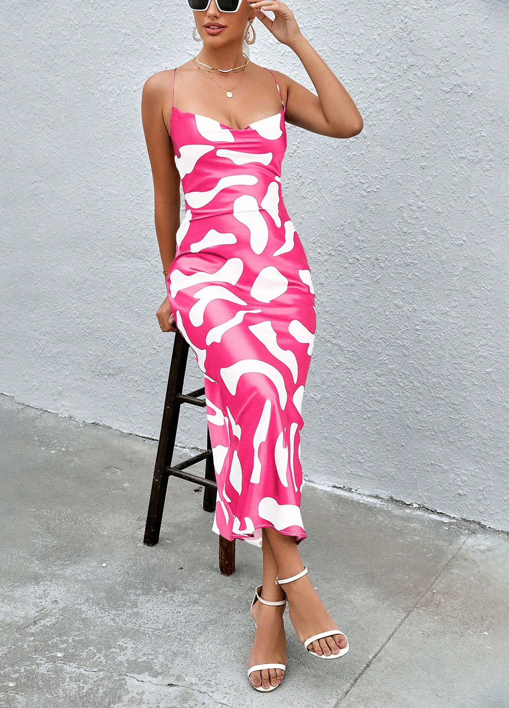 Фуксинова (кольору Фукія) кежуал сукня сукня-комбінація, з відкритою спиною SHEIN з абстрактним візерунком