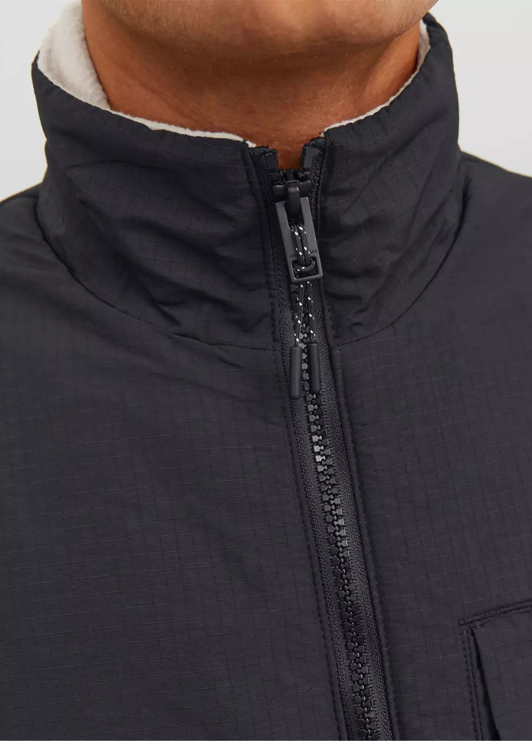 Чорно-біла демісезонна куртка Jack & Jones