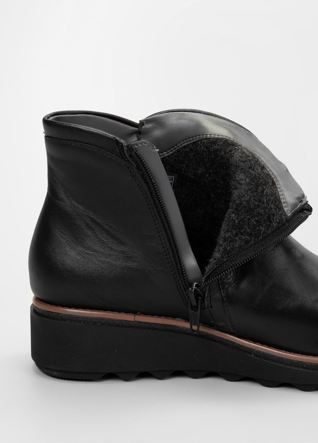 Зимние ботинки Clarks без декора