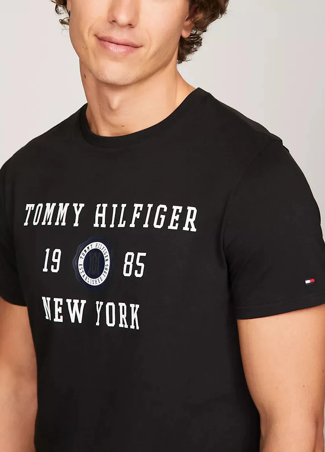 Черная футболка Tommy Hilfiger