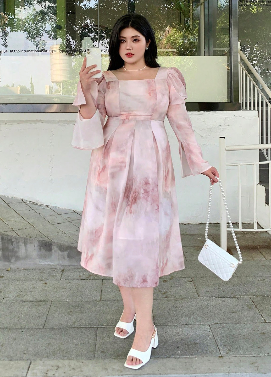 Светло-розовое кэжуал платье клеш SHEIN с цветочным принтом