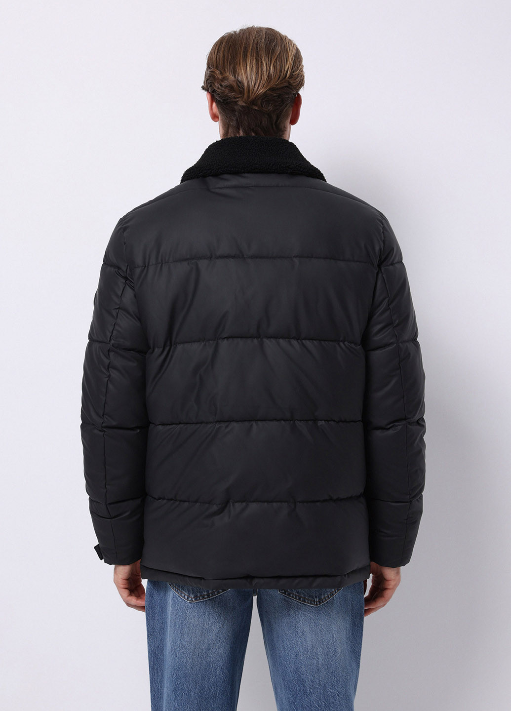 Чорна демісезонна куртка Colin's