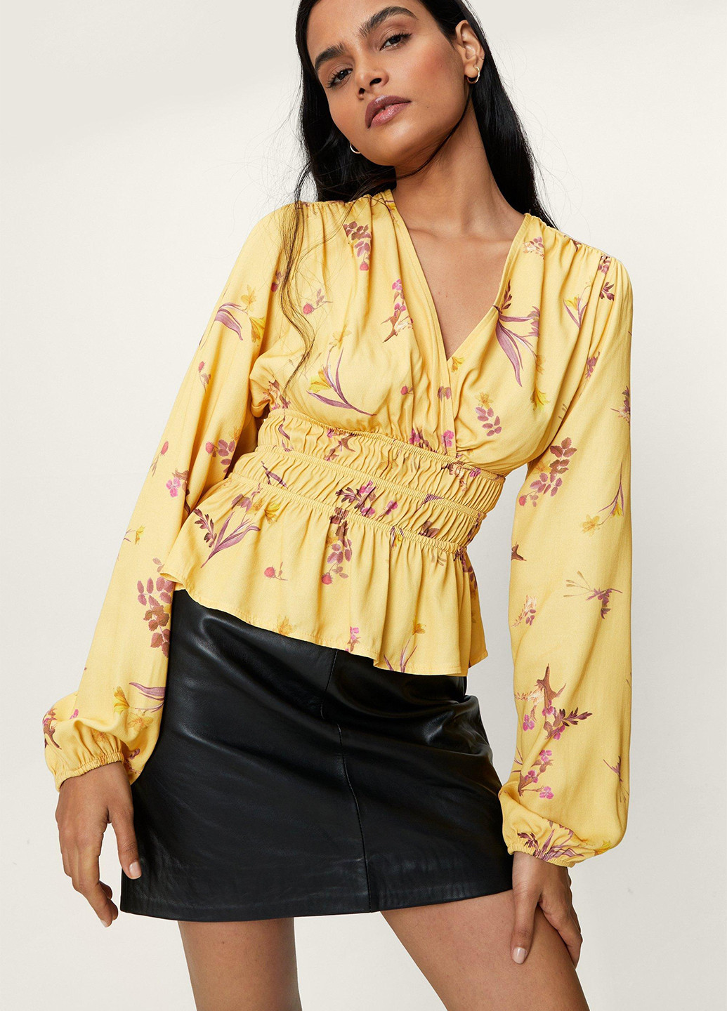 Жовта демісезонна блуза з баскою Nasty Gal