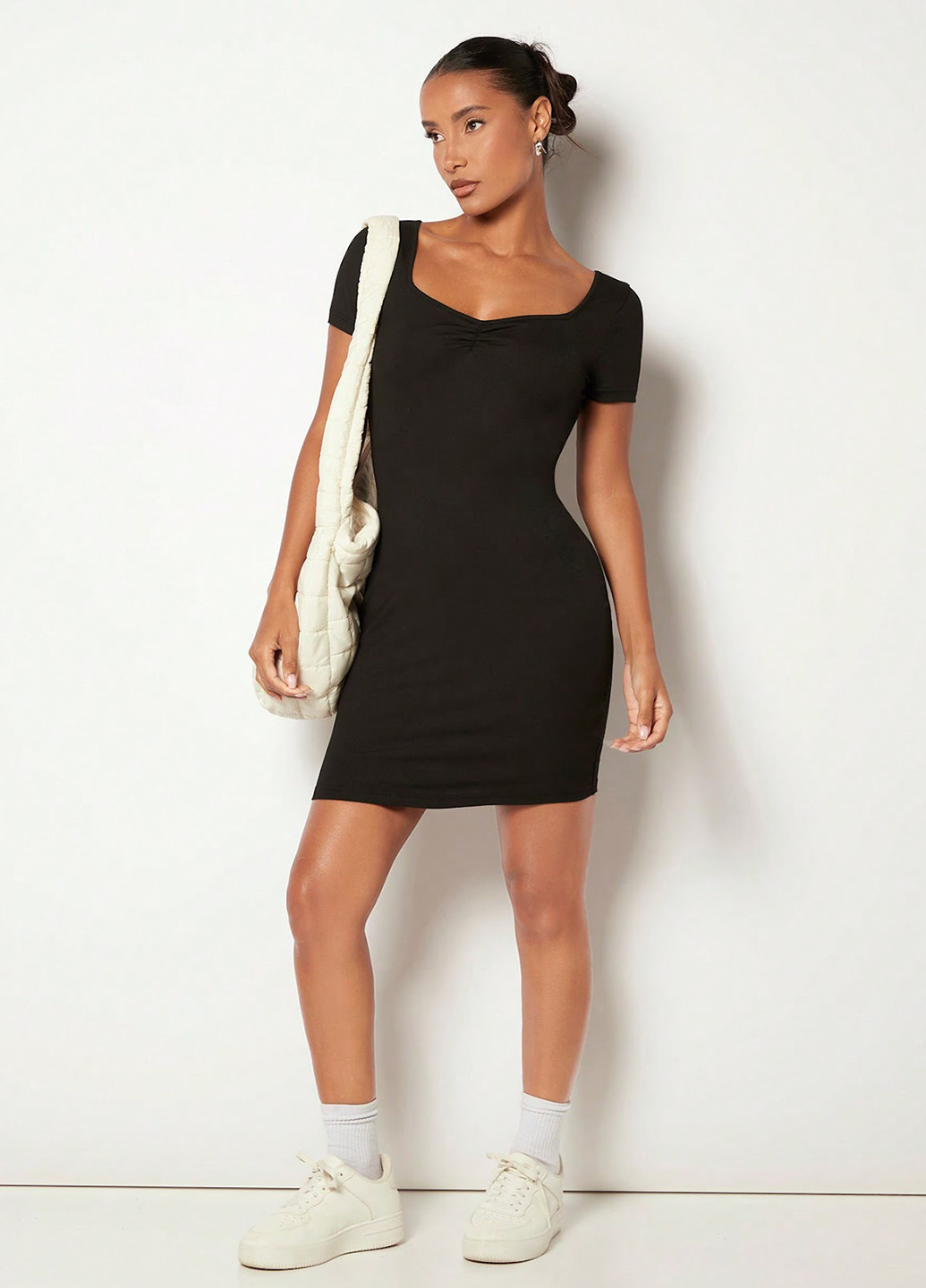 Черное кэжуал платье платье-футболка, силуэтная SHEIN однотонное