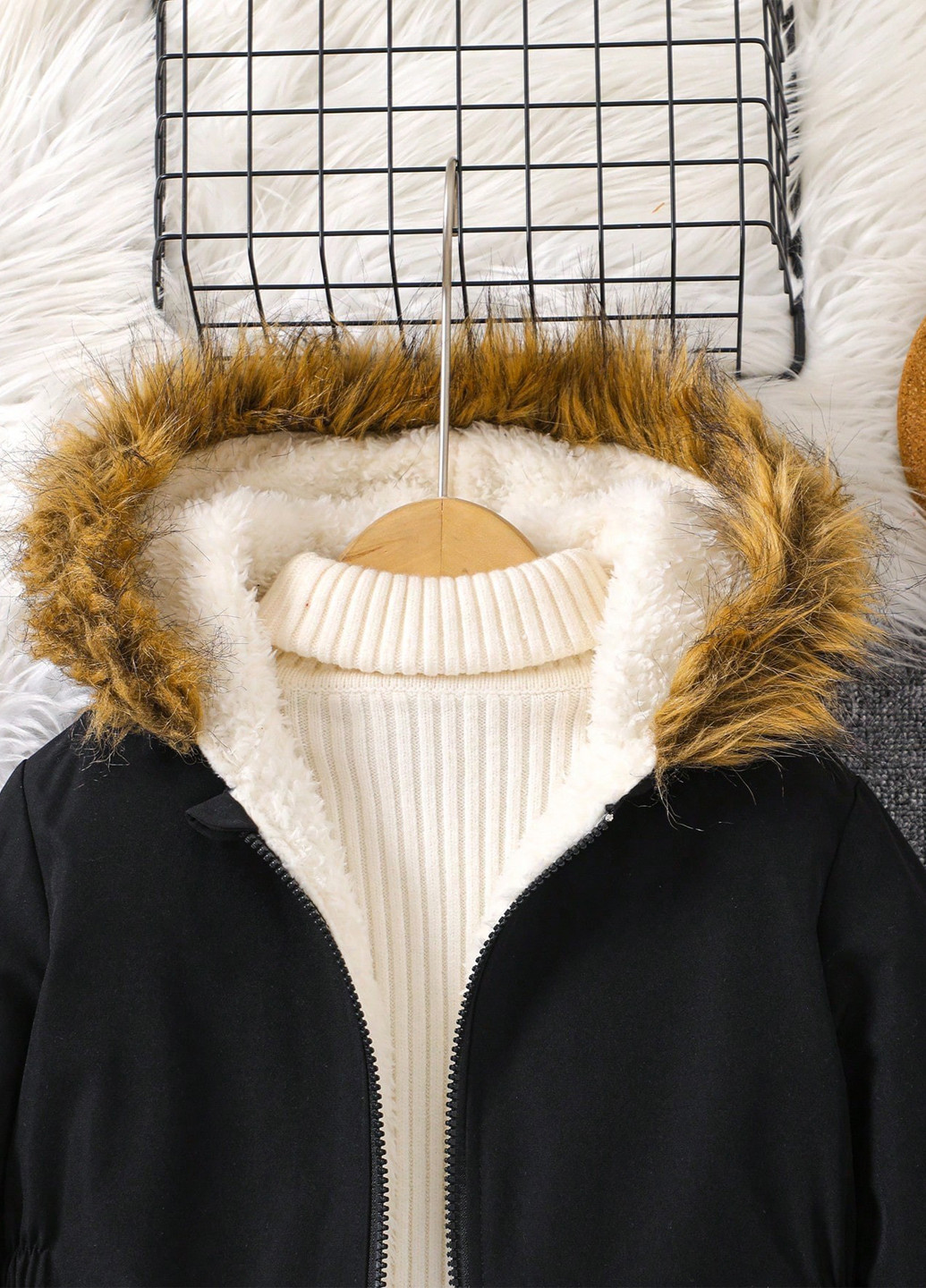 Черная демисезонная куртка SHEIN