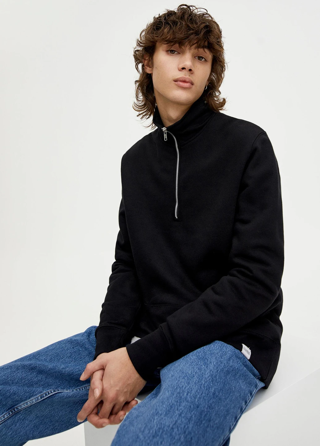 Чорний світшот Pull & Bear однотонний без декору (250302016)
