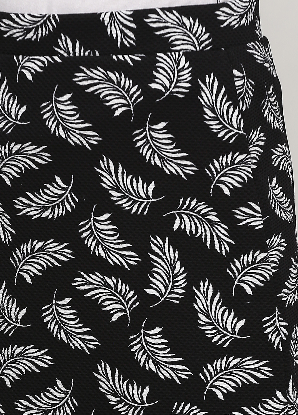 Черная кэжуал с рисунком юбка H&M а-силуэта (трапеция)