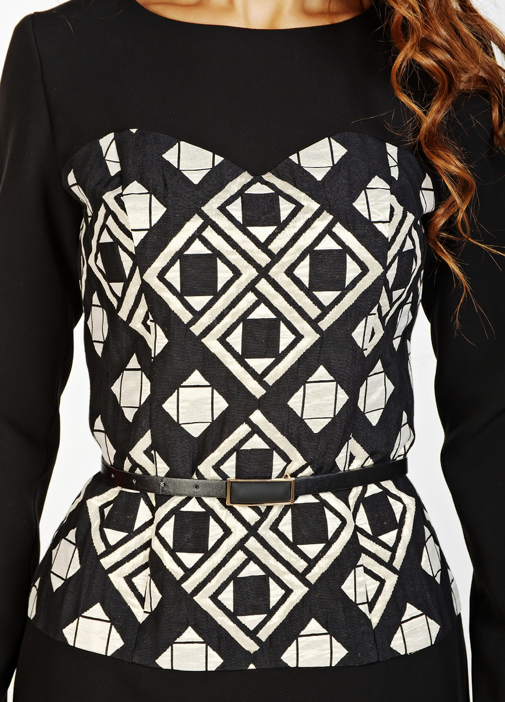 Черное кэжуал платье футляр Iren Klairie с орнаментом