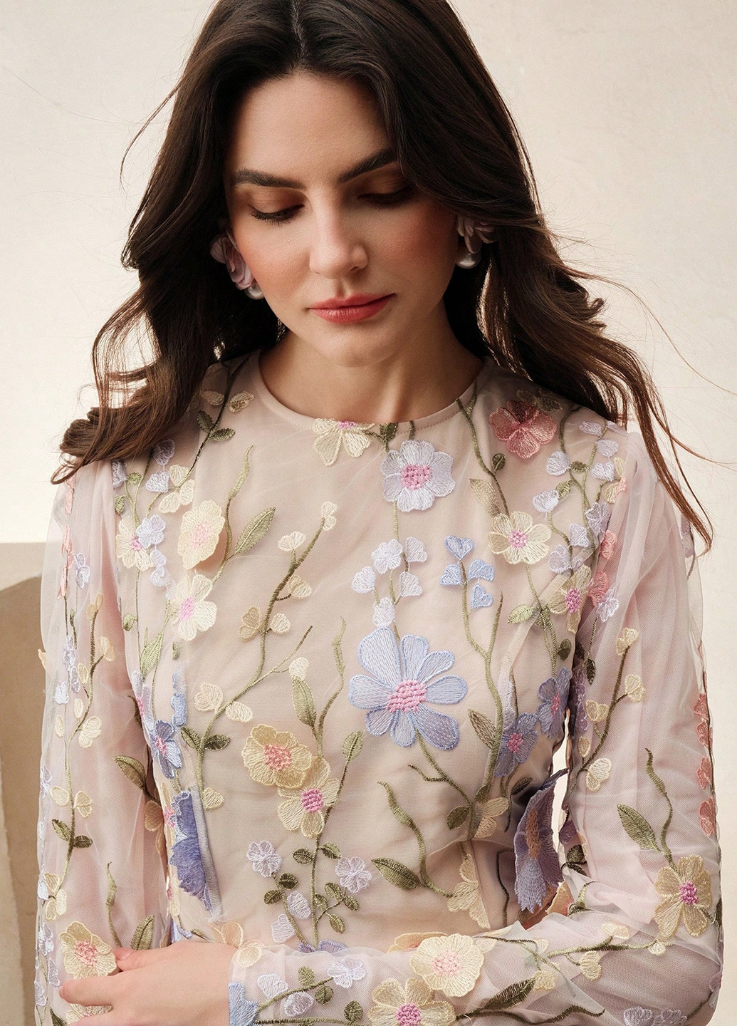 Бежевое праздничный платье а-силуэт SHEIN с цветочным принтом