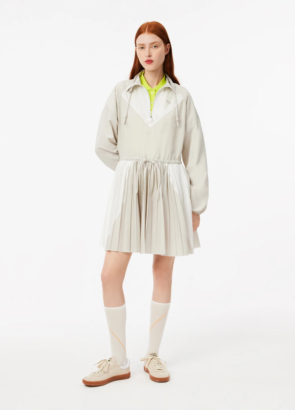Серое кэжуал платье плиссированное Lacoste однотонное
